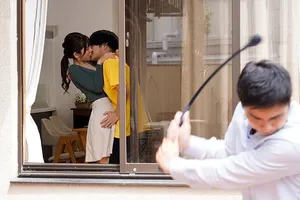 Đang học bài mà chị gái cứ thế này sao chịu nổi