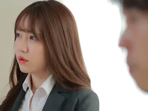 Vẻ bề ngoài là một ông bố dượng hiền lành, nhưng lại là một lão biến thái